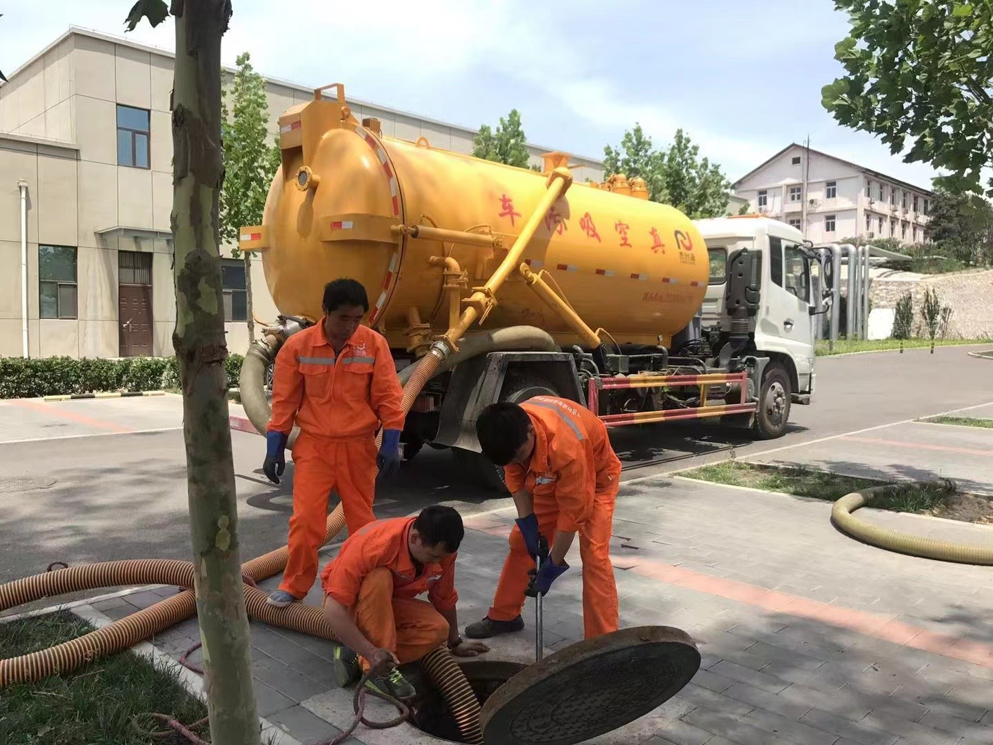 海曙化粪池清理与5-8吨吸粪车施工效率分析